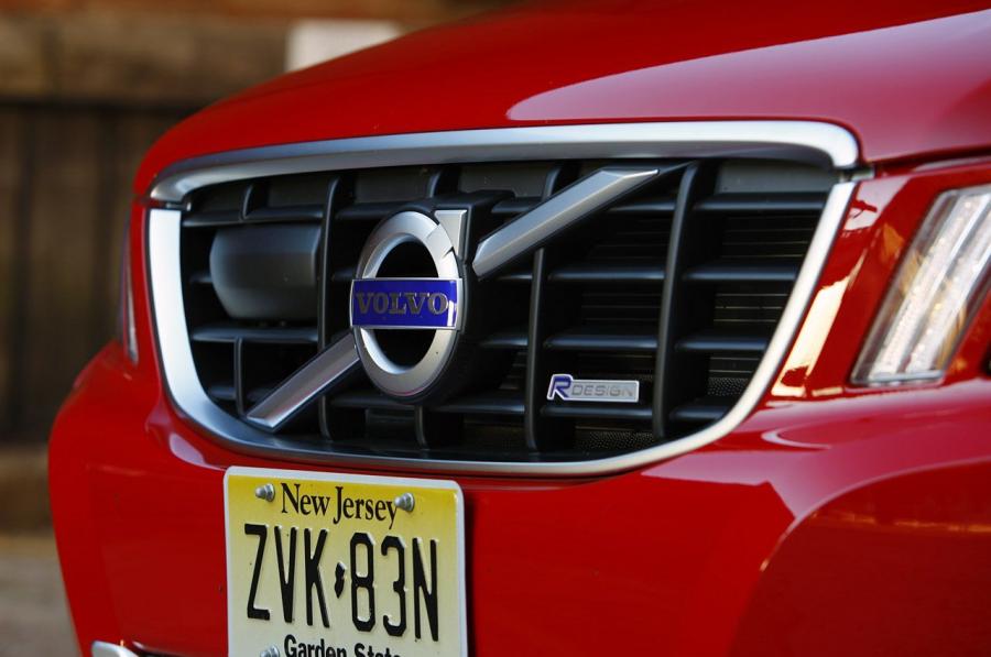  Volvo XC60 R-Design 2011 года  (фото 3 из 32)